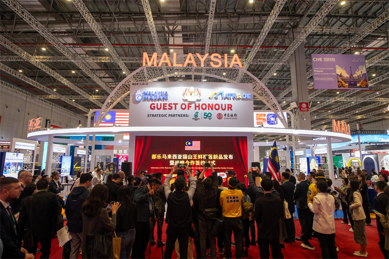 77 pays et organisations internationales présents aux expositions nationales de la CIIE à Shanghai