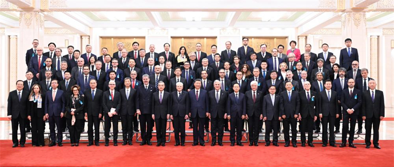 Xi Jinping et Sergio Mattarella rencontrent les représentants participant à la conférence de coopération culturelle et au dialogue des présidents d'université Chine-Italie