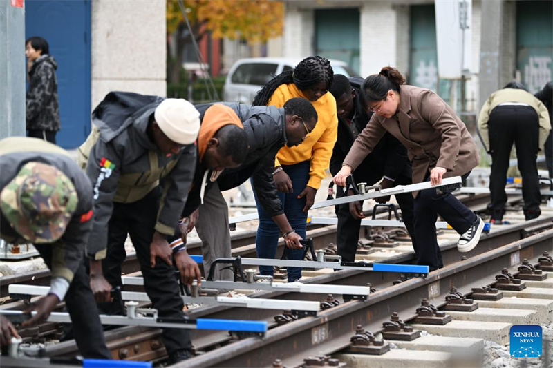 40 stagiaires guinéens suivent une formation professionnelle à Tianjin