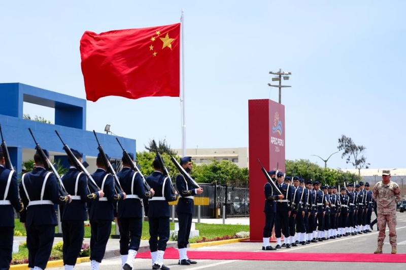 Arrivée de Xi Jinping à Lima pour une visite d'Etat au Pérou et pour une réunion de l'APEC