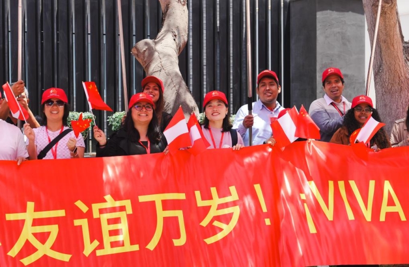 Arrivée de Xi Jinping à Lima pour une visite d'Etat au Pérou et pour une réunion de l'APEC