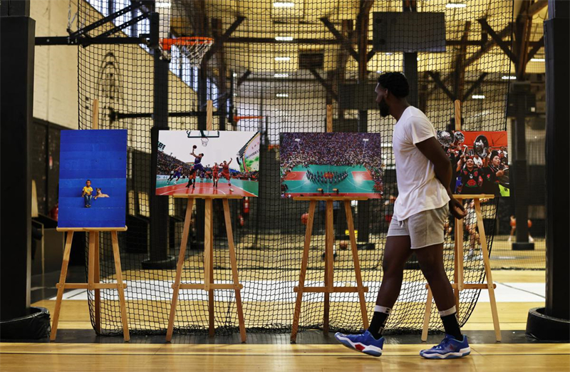 Ouverture d'une exposition photo sur le basket-ball dans la campagne du Guizhou à Paris