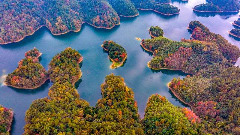 Zhejiang : les îles colorées du lac Qiandao à Chun'an