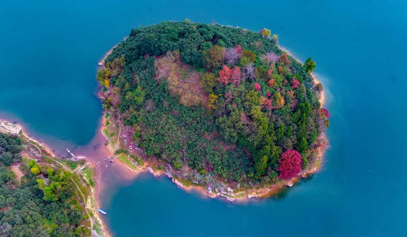 Zhejiang : les îles colorées du lac Qiandao à Chun'an