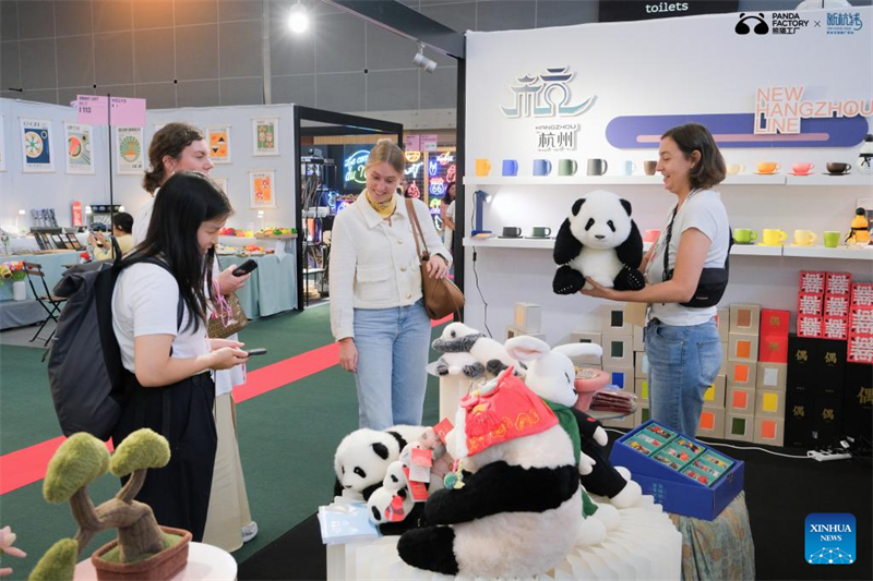 Les jouets innovants chinois sur le thème du panda populaires dans le monde entier