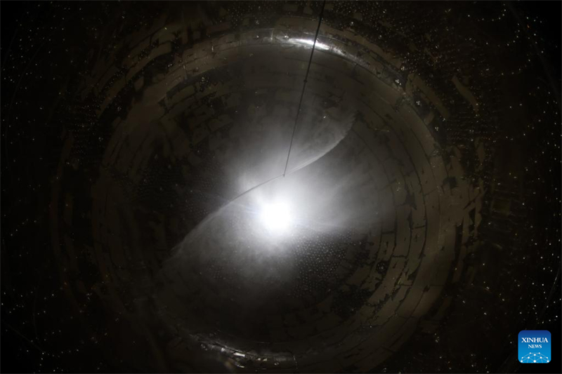 Guangdong : les travaux de l'observatoire souterrain de neutrinos de Jiangmen se poursuivent