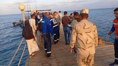 Egypte : 16 personnes toujours portées disparues après le naufrage d'un bateau de tourisme