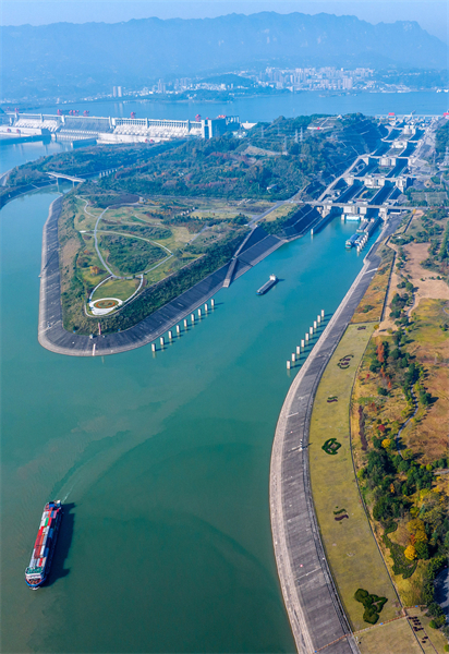 Hubei : la beauté écologique du barrage des Trois Gorges à Yichang