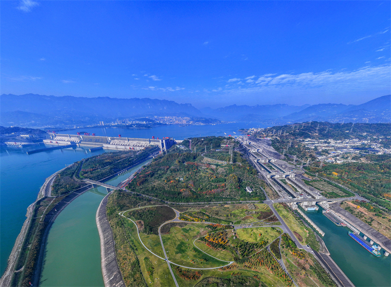 Hubei : la beauté écologique du barrage des Trois Gorges à Yichang