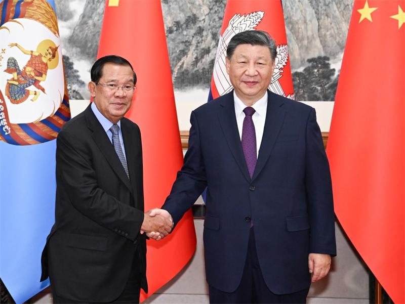 Xi Jinping s'entretient avec le président du Sénat cambodgien Hun Sen