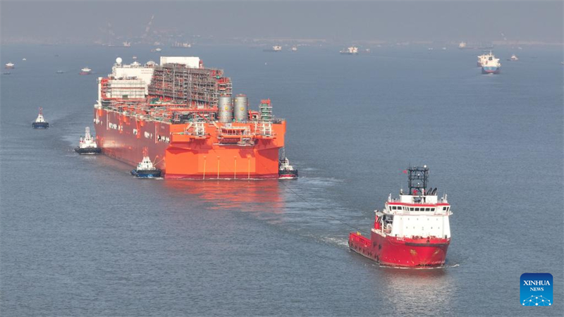 Jiangsu/Zhejiang : la première installation de FLNG à grande échelle fabriquée en Chine transférée de Nantong à Zhoushan