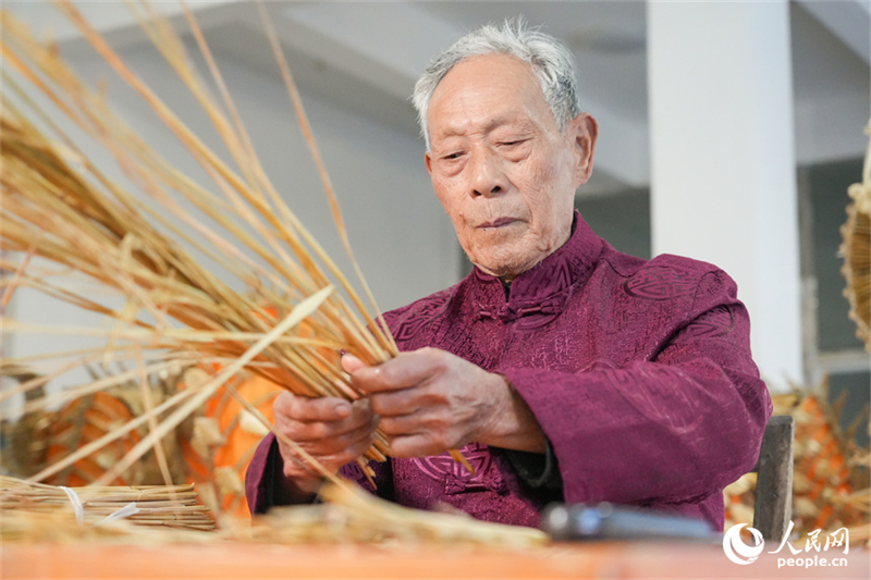 A la découverte du patrimoine culturel immatériel national : la transformation de la paille en une danse du dragon millénaire à Hukou, dans le Jiangxi