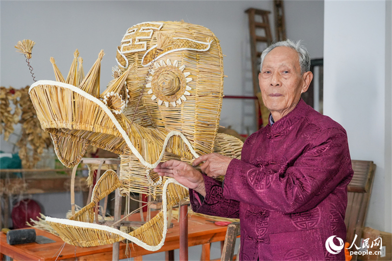 A la découverte du patrimoine culturel immatériel national : la transformation de la paille en une danse du dragon millénaire à Hukou, dans le Jiangxi