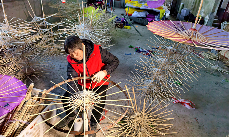 Hunan : à Changning, les petits parapluies en papier huilé soutiennent la voie vers la prospérité