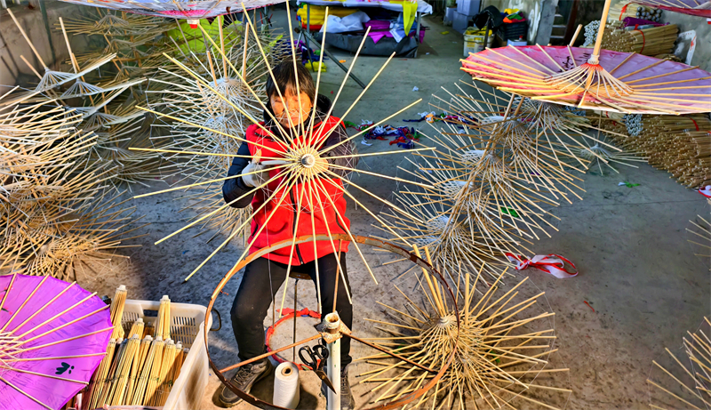 Hunan : à Changning, les petits parapluies en papier huilé soutiennent la voie vers la prospérité