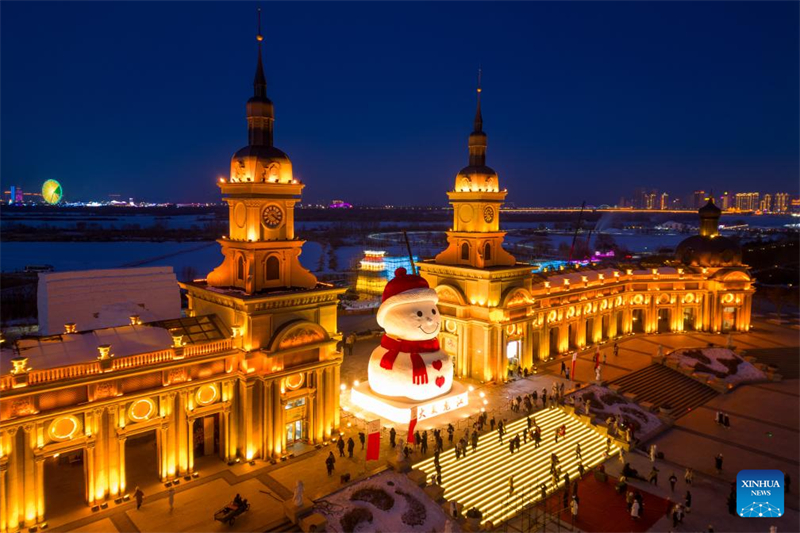 Heilongjiang : un bonhomme de neige géant installé à Harbin