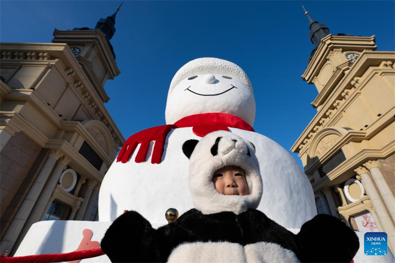 Heilongjiang : un bonhomme de neige géant installé à Harbin