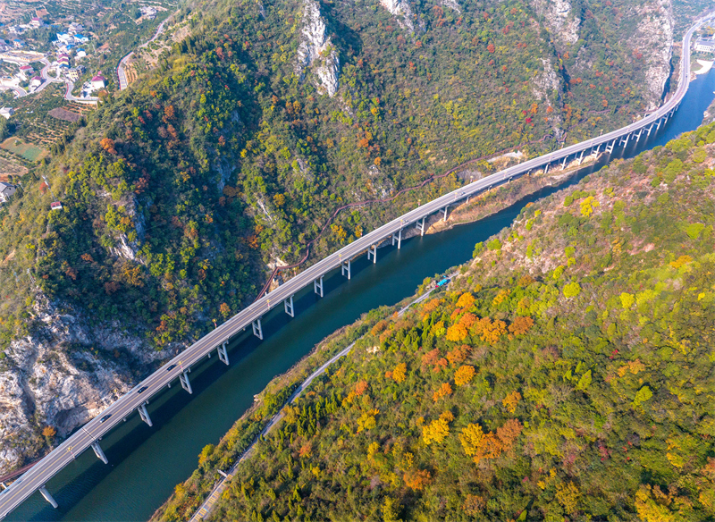 Hubei : la « route aquatique » colorée de Yichang