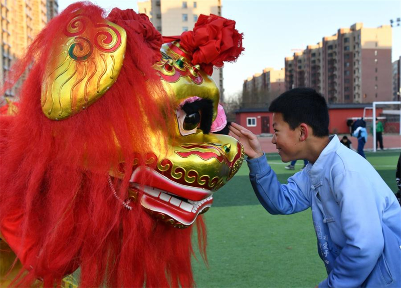 Hebei : l'art traditionnel de la danse du lion de Cangxian perpétué grâce à un soutien local