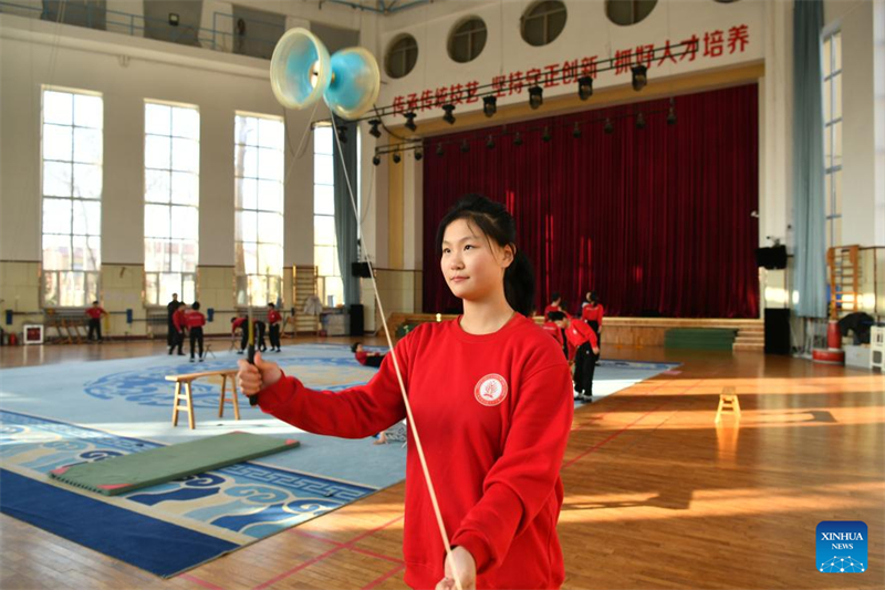 Hebei : les acrobaties traditionnelles de Wuqiao