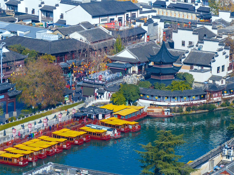 Jiangsu : les visiteurs affluent dans le quartier de Fuzimiao à Nanjing