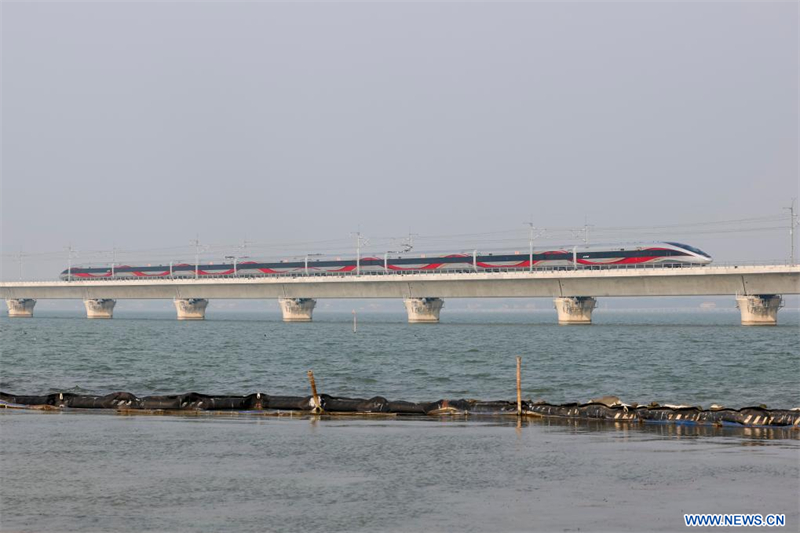 Une nouvelle ligne ferroviaire à grande vitesse renforce l'intégration des mégapoles de l'est de la Chine