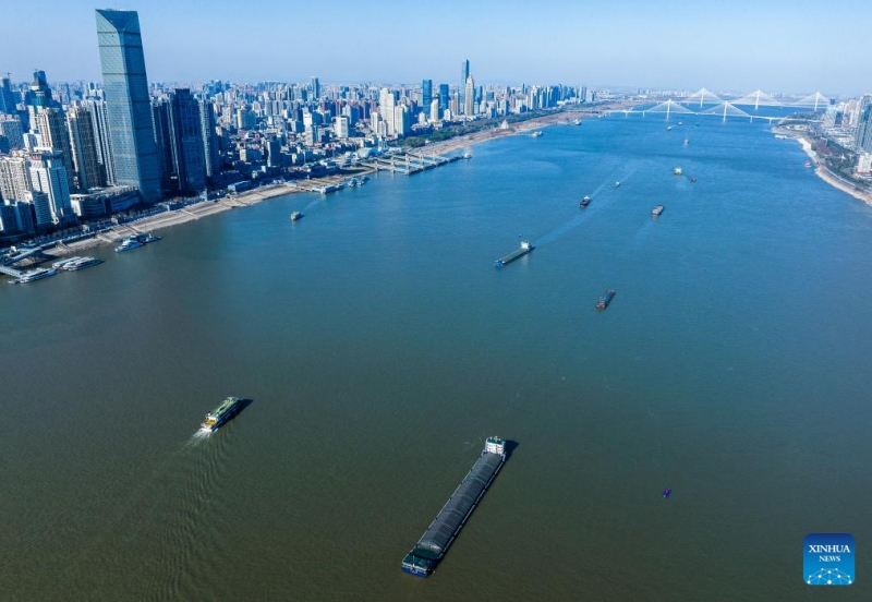 Hubei : le port de Yangluo à Wuhan, port majeur sur le fleuve Yangtsé