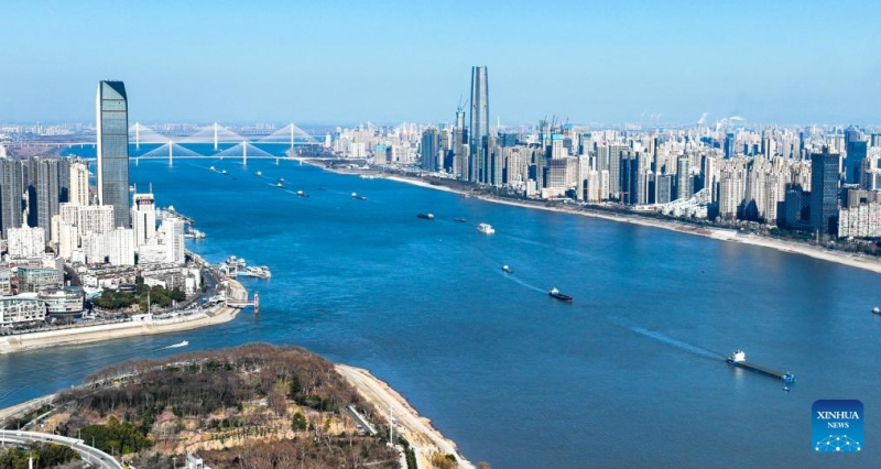 Hubei : le port de Yangluo à Wuhan, port majeur sur le fleuve Yangtsé