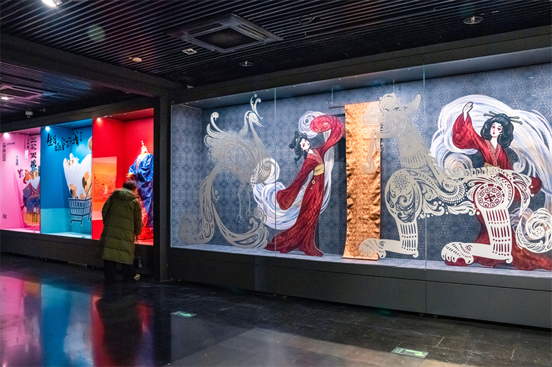 Jiangsu : ouverture d'une exposition sur l'histoire de la soie en Chine et à l'étranger à Suzhou