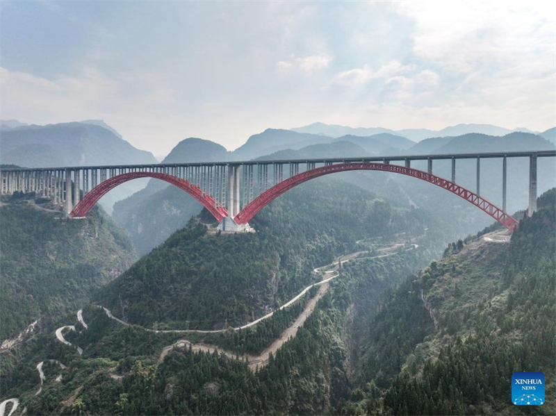 De nouvelles sections de l'autoroute Chongqing-Hunan ouvertes au trafic public