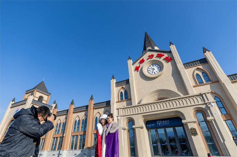 Heilongjiang : mise en service d'un train sur le thème de la glace et de la neige