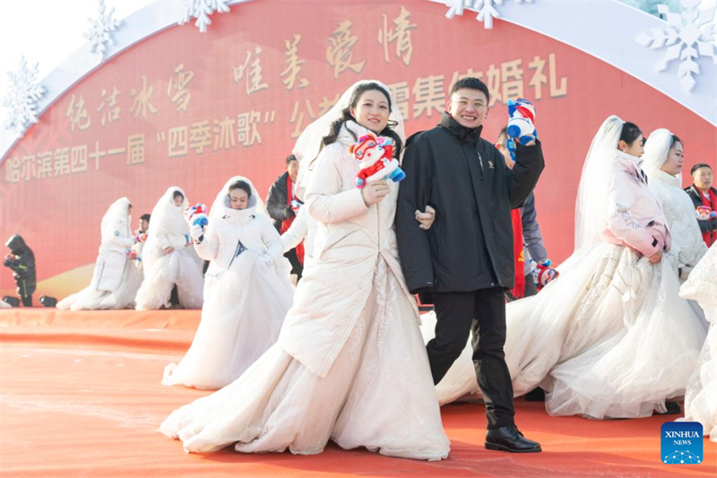 Heilongjiang : un mariage de groupe gratuit organisé au Monde de Glace et de Neige de Harbin