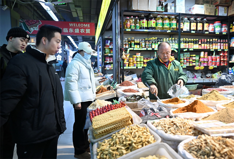 Shaanxi : les marchés de Yan'an préparent un approvisionnement suffisant pour la Fête du Printemps