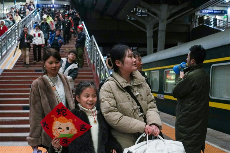 La vague de voyages de la fête du Printemps a commencé