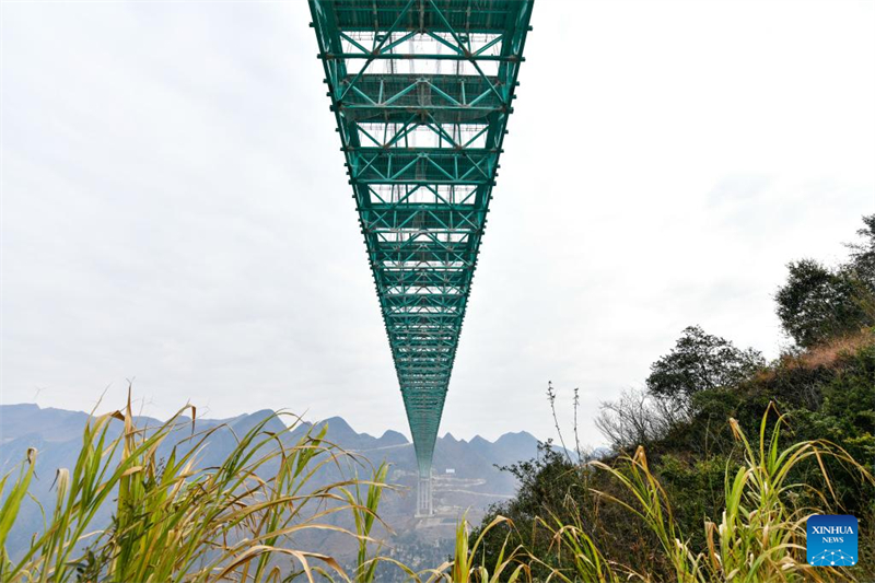 Guizhou : la fermeture du pont sur le Grand canyon de Huajiang bientôt terminée