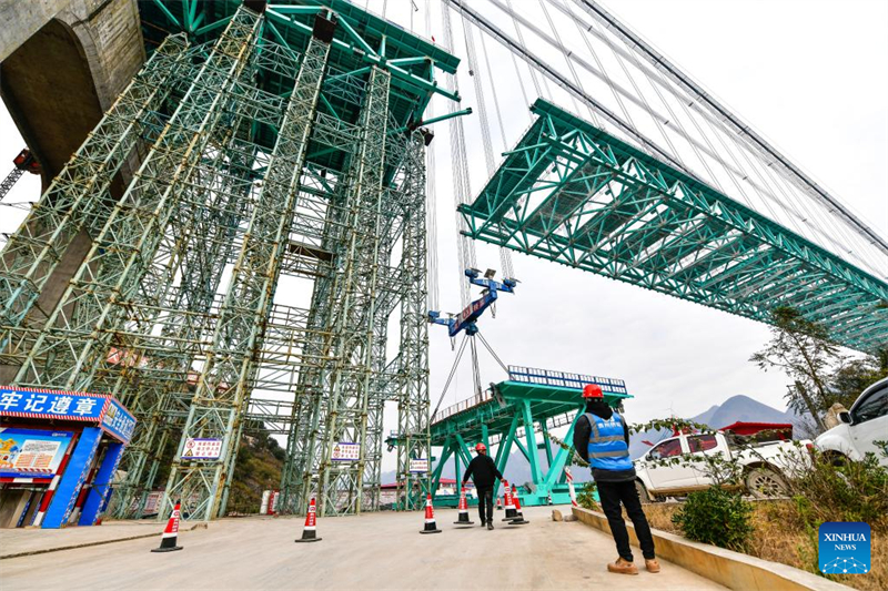 Guizhou : la fermeture du pont sur le Grand canyon de Huajiang bientôt terminée