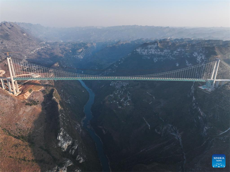 Guizhou : la fermeture du pont sur le Grand canyon de Huajiang bientôt terminée