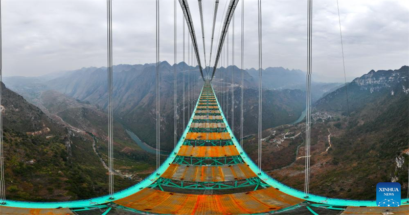 Guizhou : la fermeture du pont sur le Grand canyon de Huajiang bientôt terminée