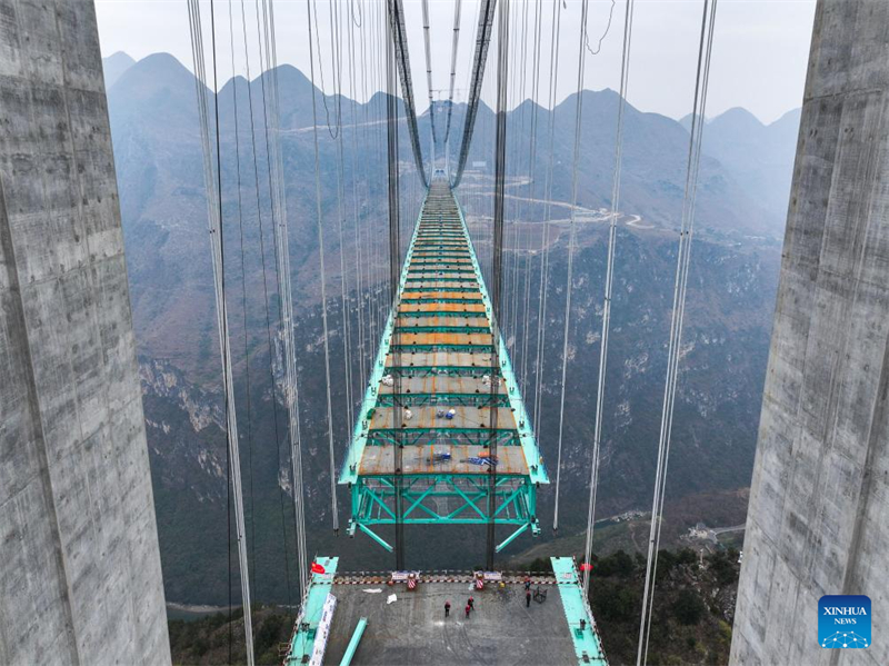 Guizhou : la fermeture du pont sur le Grand canyon de Huajiang bientôt terminée