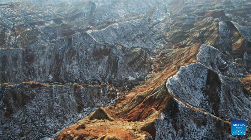 Gansu : les paysages colorés des reliefs Danxia à Lanzhou