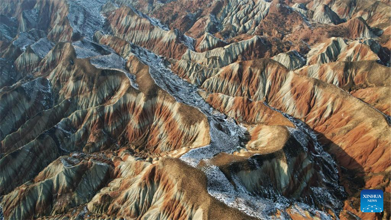 Gansu : les paysages colorés des reliefs Danxia à Lanzhou