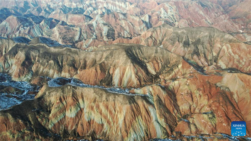 Gansu : les paysages colorés des reliefs Danxia à Lanzhou