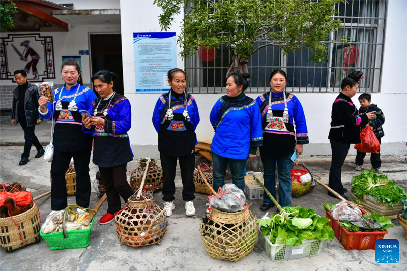 Guizhou : des coutumes folkloriques et des spécialités culinaires locales présentées à bord des trains lents