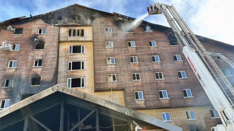 Turquie : le bilan de l'incendie d'un hôtel dans une station de ski est passé à 76 morts