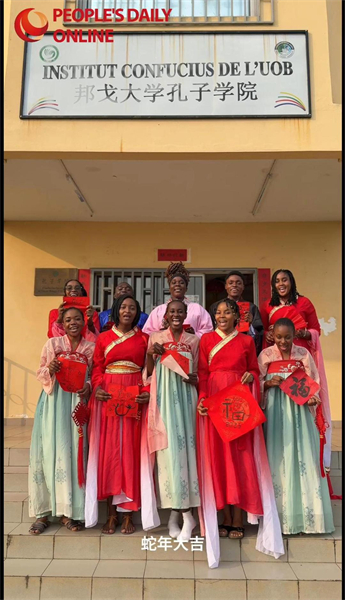 De jeunes gabonais découvrent les coutumes de la Fête du Printemps en étudiant le chinois et souhaitent passer plus tard le Nouvel An chinois en Chine