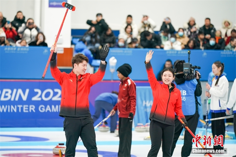 Les athlètes chinois remportent leur première victoire des 9e Jeux d'hiver asiatiques