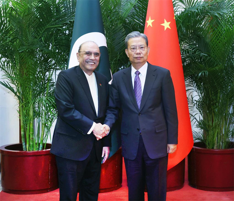 Le plus haut législateur chinois rencontre le président pakistanais