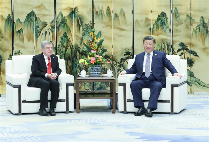 Xi Jinping rencontre le président du Comité international olympique