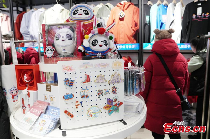 Heilongjiang : les produits sous licence des 9es Jeux asiatiques d'hiver en forte demande à Harbin