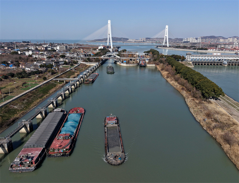 Anhui : la scène animée de la « voie navigable dorée » entre Hefei et le fleuve Yangtsé